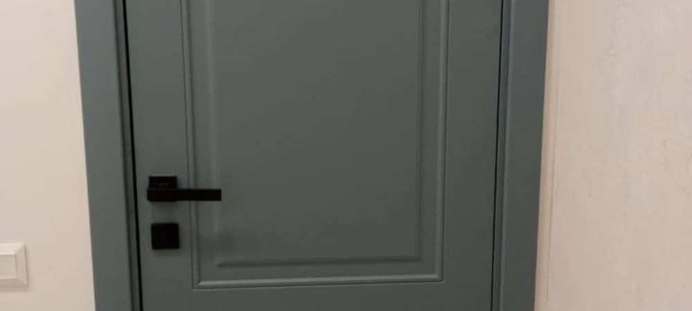 Установка межкомнатных глухих дверей